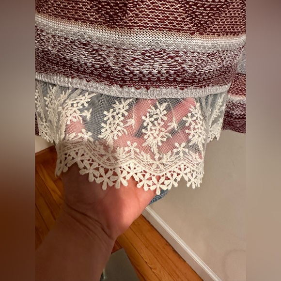 Rewind Gray Red Winter Sweater Bottom Lace Snowflakes Longer In Back SZ XS - Picture 3 of 13